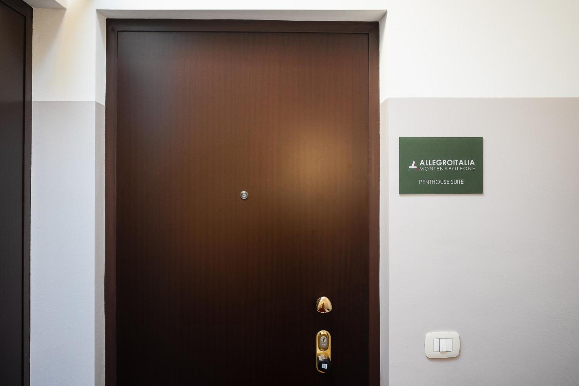 Allegroitalia Penthouse Montenapoleone Milão Exterior foto