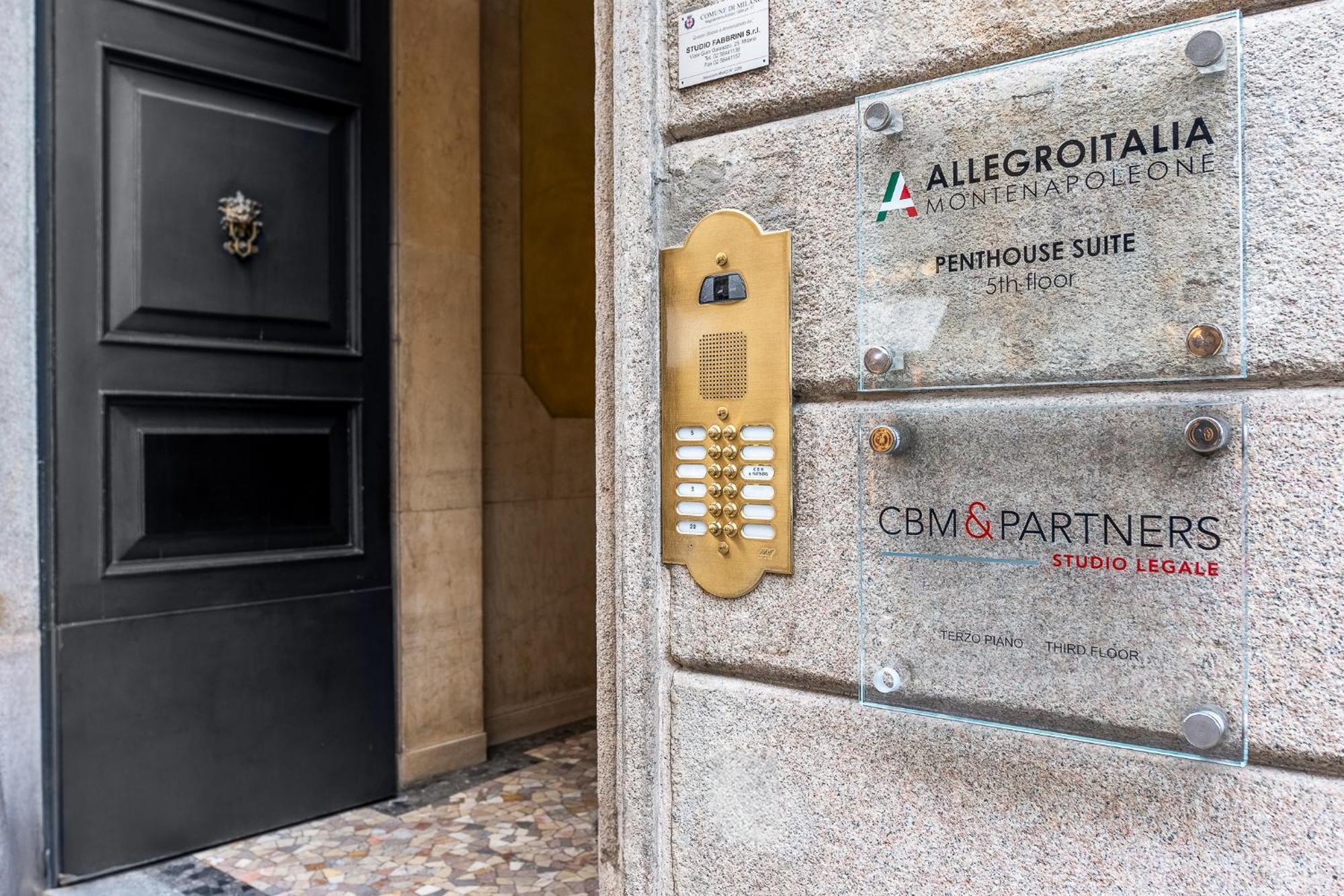 Allegroitalia Penthouse Montenapoleone Milão Exterior foto